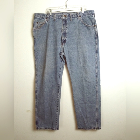 Wrangler Men's Straight Jeans Pant Size 44×30 Medium Wash Work Wear Casual - Picture 1 of 7